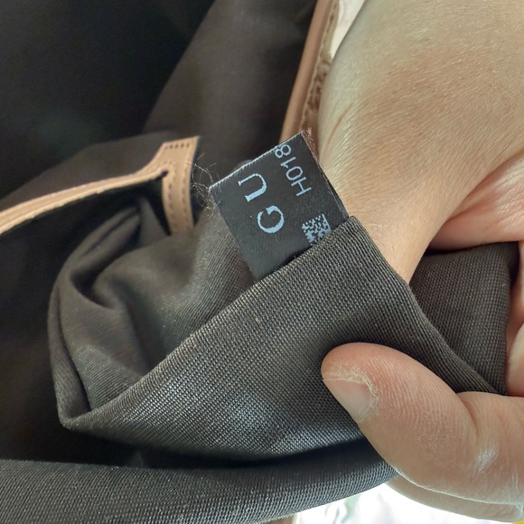 Gucci Pink Embossed GG Leather Tote - Picture 12 of 14